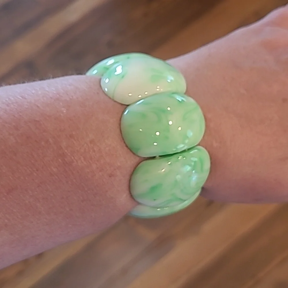 VINTAGE Classic Acrylic Resin Wide Cuff Stretch Bracelet - Picture 4 of 13